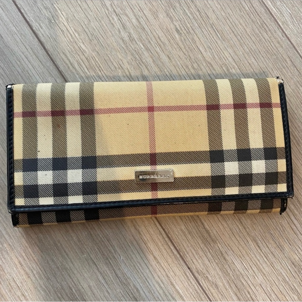 Burberry Beige Check Continental Wallet with Black and Red Accents - Picture 2 of 10